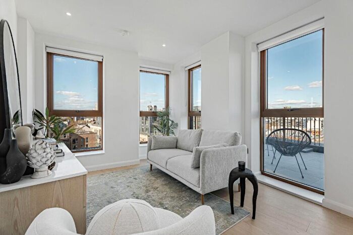 2 Bedroom Penthouse For Sale In Dod Street, London, E14