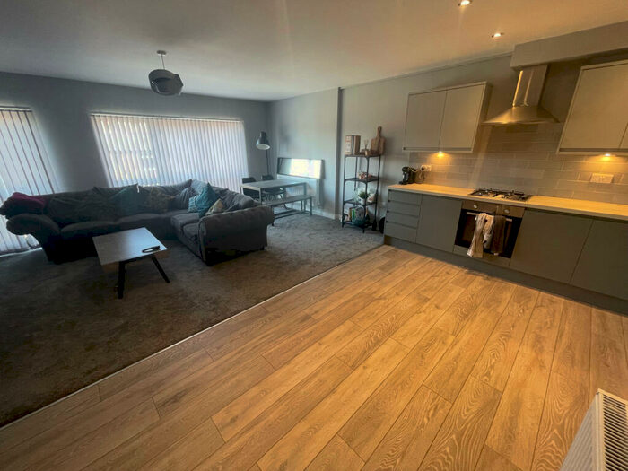 2 Bedroom Duplex To Rent In Kirkstall Lane, Leeds, West Yorkshire, LS5