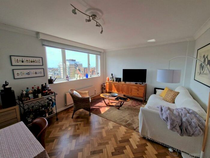 2 Bedroom Apartment To Rent In The Drive, Hove, BN3