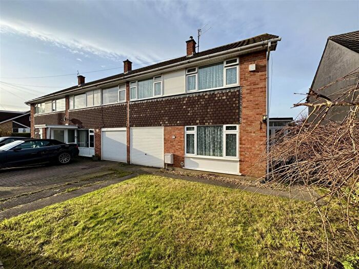 3 Bedroom Semi Detached House For Sale In Stoneyfields, Easton-In-Gordano., BS20