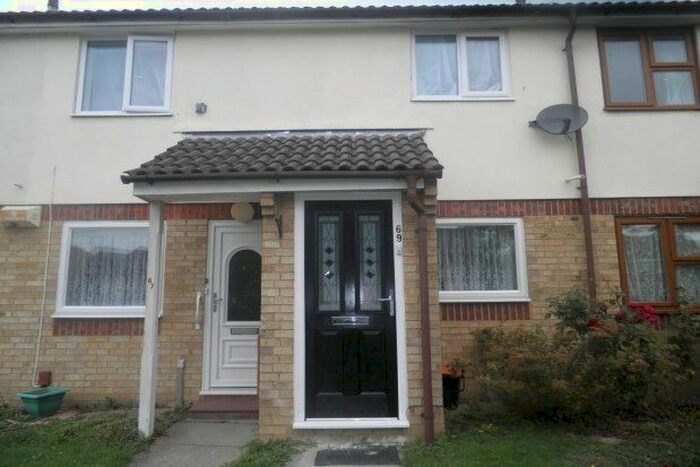 2 Bedroom Flat To Rent In Beauvoir Drive, Sittingbourne, ME10