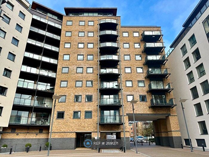2 Bedroom Flat To Rent In Boardwalk Place, London, E14