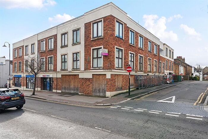 2 Bedroom Flat For Sale In Suffolk Road, London, SE25