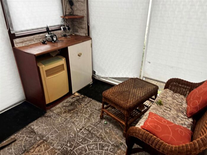 2 Bedroom Bungalow For Sale In Bourne Avenue, Hillingdon, Uxbridge, UB8