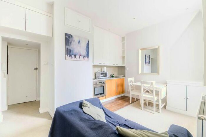 1 Bedroom Flat To Rent In Clapham Common South Side, Clapham Common South Side, London, SW4