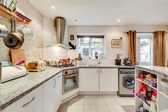 1 Bedroom Terraced House To Rent In Arundel Square, Islington, N7
