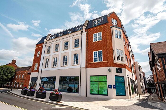 2 Bedroom Flat For Sale In Threadneedle Road, Farnham, Surrey, GU9