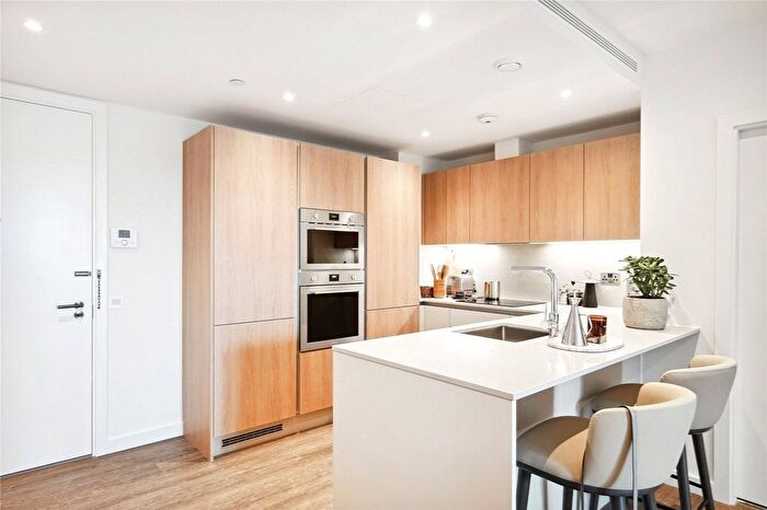 2 Bedroom Flat To Rent In Bloom East, Nine Elms Lane, SW11