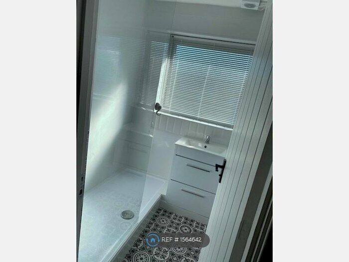 1 Bedroom Flat To Rent In Springfields Estate, Rugeley, WS15