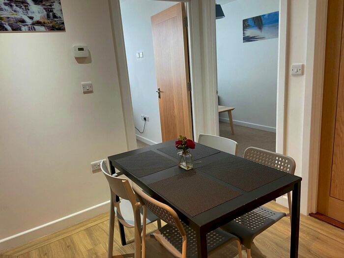 2 Bedroom Flat To Rent In Isambard Brunel Road, Portsmouth, PO1