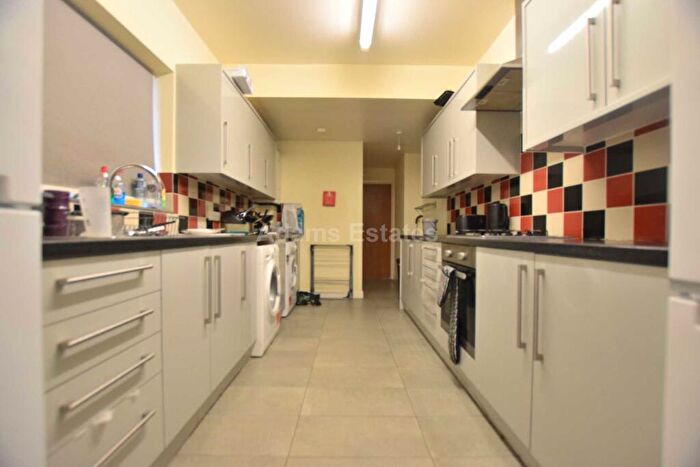 6 Bedroom Terraced House To Rent In Radstock Road, Reading, RG1