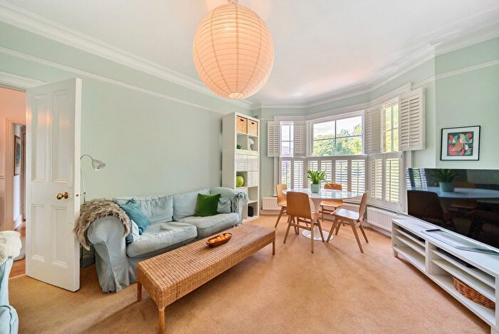 2 Bedroom Flat To Rent In Bridge Road, East Molesey, KT8