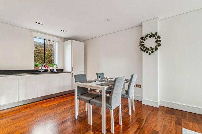 1 Bedroom Flat To Rent In Times Court, Retreat Road, Richmond, TW9