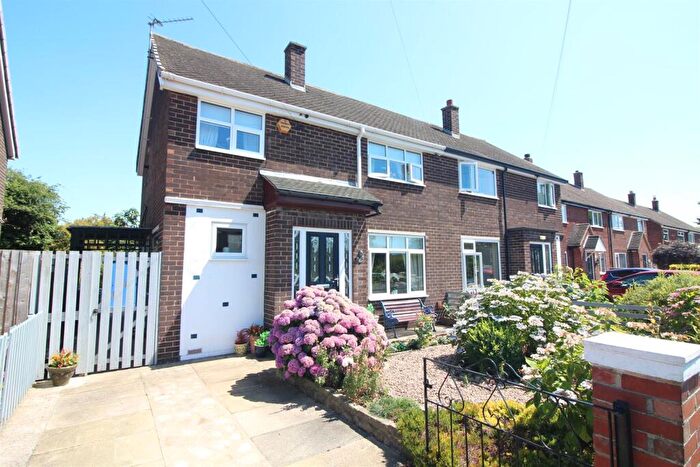 3 Bedroom Semi Detached House For Sale In High Ridge Park, Rothwell, Leeds, LS26