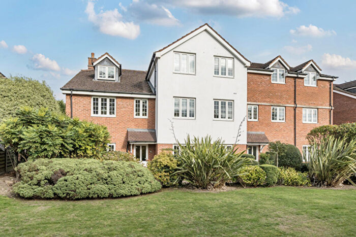 3 Bedroom Flat For Sale In Warwick Road, Solihull, West Midlands, B91