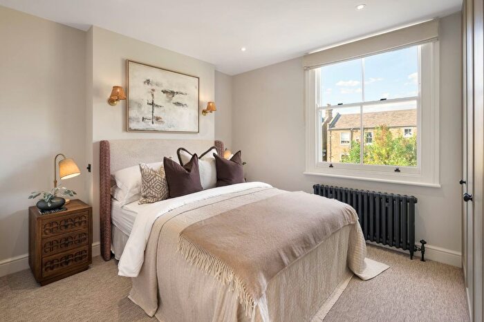 3 Bedroom Flat For Sale In Cambridge Gardens, North Kensington, W10