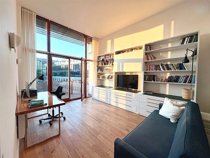 2 Bedroom Flat To Rent In Adler Street, London, E1