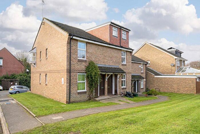 1 Bedroom Flat For Sale In Windmill Rise, Kingston Upon Thames, KT2