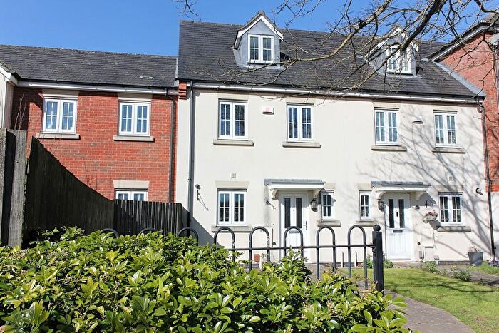 3 Bedroom Town House For Sale In Leicester Road, Wigston, Leicester, LE18