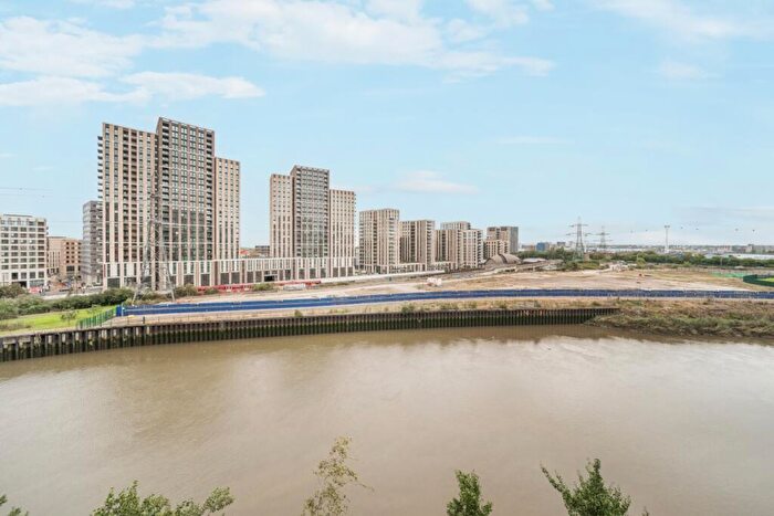 3 Bedroom Town House For Sale In City Island Way London, E14