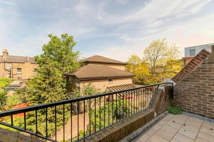 3 Bedroom Maisonette To Rent In Dawes Road, Fulham Broadway, London, SW6