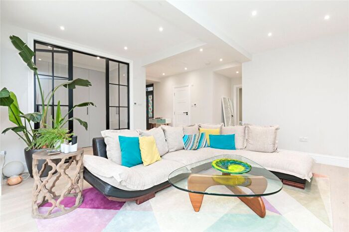 3 Bedroom Flat To Rent In Bloomfield Road, N6