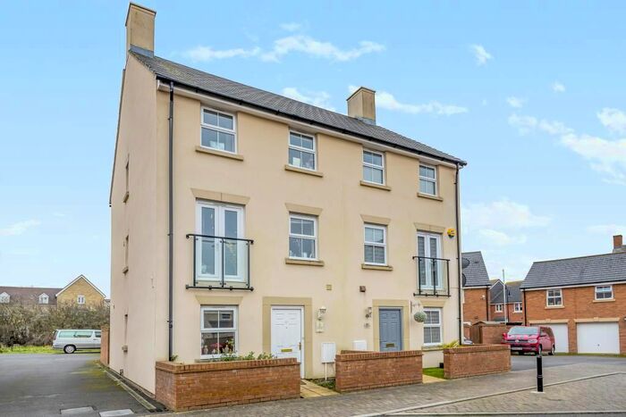 4 Bedroom Semi-Detached House To Rent In Redhouse, Swindon, SN25