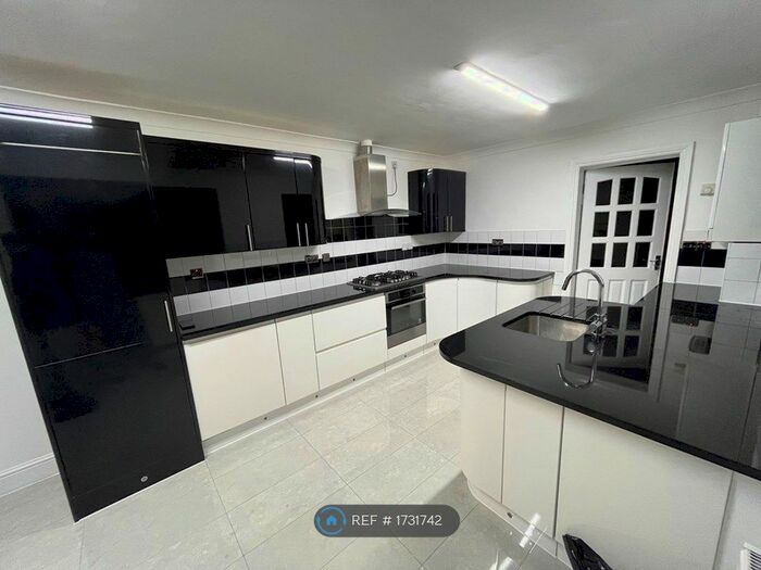 4 Bedroom Terraced House To Rent In Seventh Avenue, London, E12