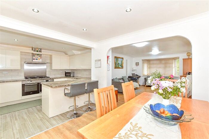 4 Bedroom Detached House For Sale In Salet Way, Waterlooville, Hampshire, PO7