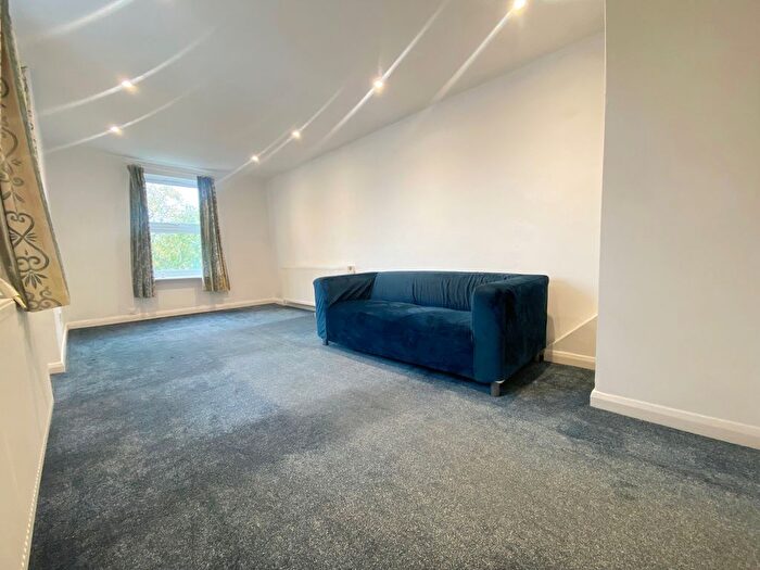 2 Bedroom Flat To Rent In Hither Green Lane, London, SE13