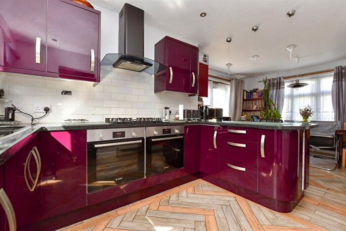 2 Bedroom Semi-Detached Bungalow For Sale In Hallowell Avenue, Beddington, Surrey, CR0