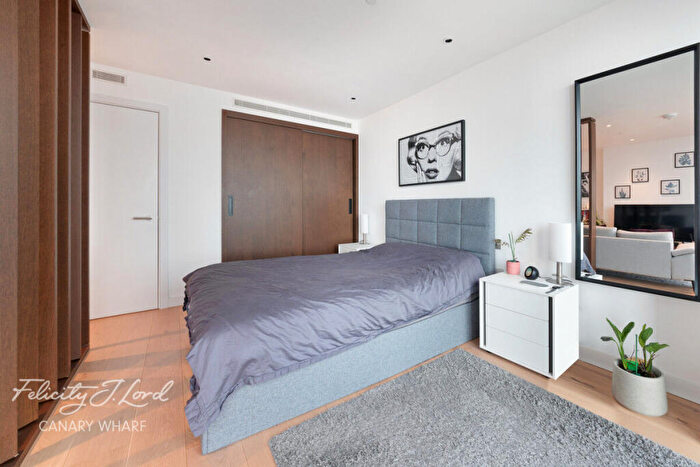 Studio For Sale In Landmark Pinnacle, Marsh Wall, London, E14