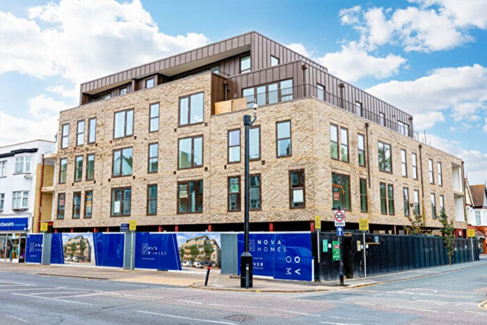 1 Bedroom Apartment For Sale In London Road, Westcliff-on-Sea, SS0