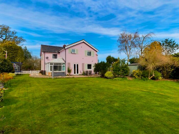 4 Bedroom Detached House For Sale In Beyton Road, Drinkstone, Bury St