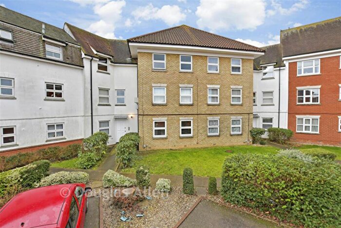 1 Bedroom Apartment For Sale In Tallow Gate, South Woodham Ferrers, Chelmsford, Essex, CM3