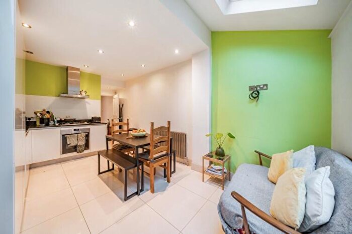 2 Bedroom Apartment To Rent In Broxash Road Battersea, SW11