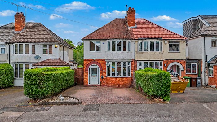 3 Bedroom Semi Detached House For Sale In Geoffrey Road, Shirley, Solihull, B90