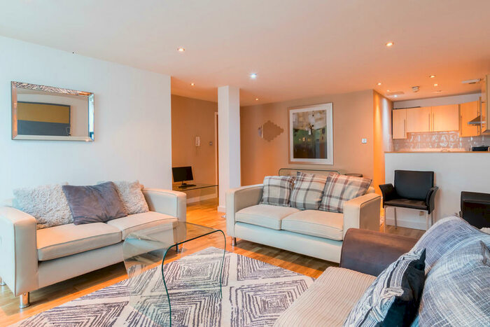2 Bedroom Apartment To Rent In Park House Apartments, Leeds, LS1