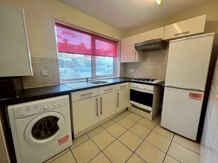 1 Bedroom Apartment To Rent In Temple Fortune Lane, London, NW11