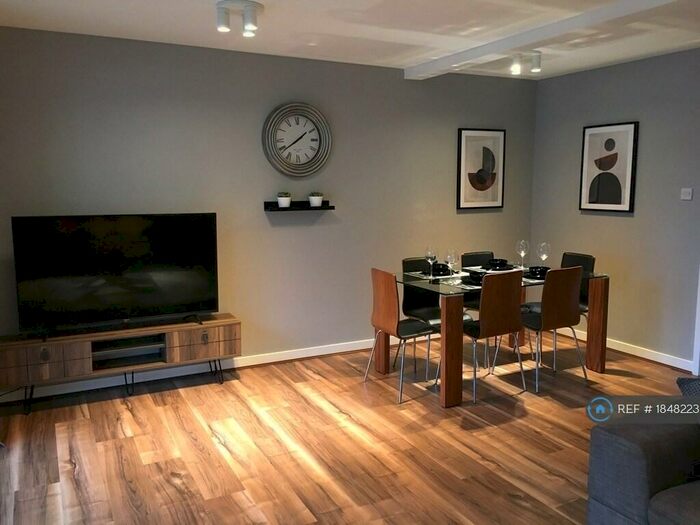 2 Bedroom Flat To Rent In Hawkhill Close, Edinburgh, EH7