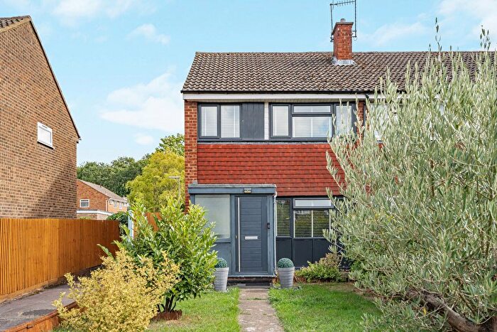 3 Bedroom End Of Terrace House For Sale In Grange Road, Guildford, Surrey, GU2