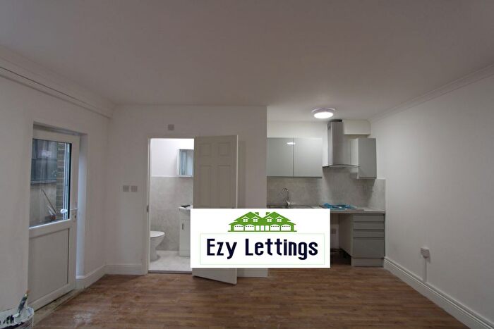 Studio To Rent In Bensham Grove, Thornton Heath, CR7