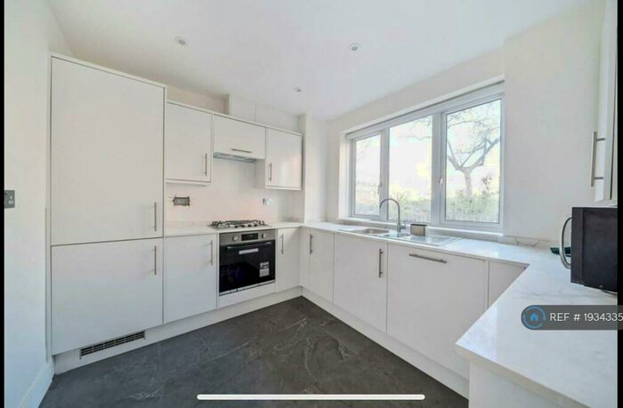 4 Bedroom Flat To Rent In Westcliffe House, London, N1