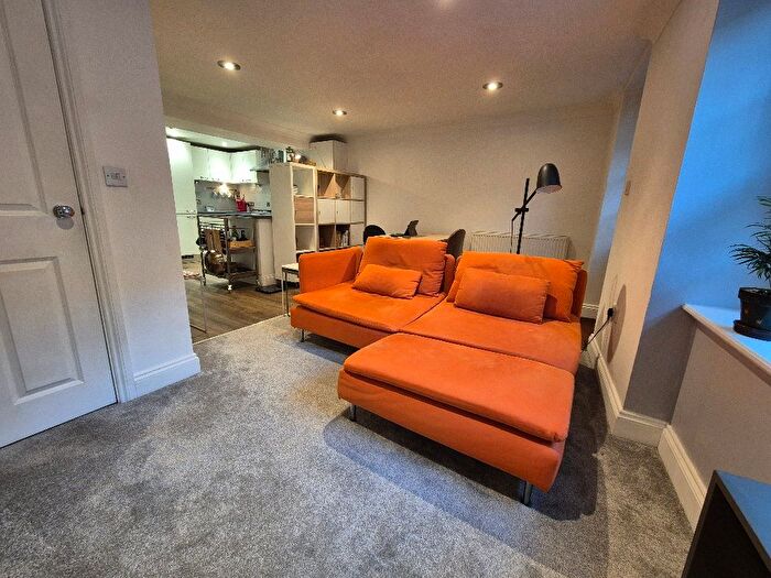 1 Bedroom Flat For Sale In Magdalen Street, Exeter, EX2