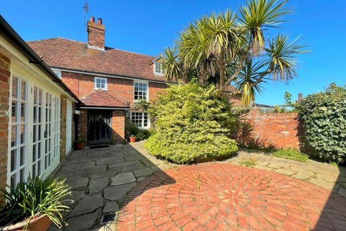 3 Bedroom Semi-Detached House To Rent In The Street, Appledore, Ashford, TN26