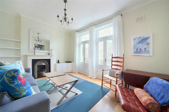 3 Bedroom Flat To Rent In Almeric Road, Battersea, London, SW11