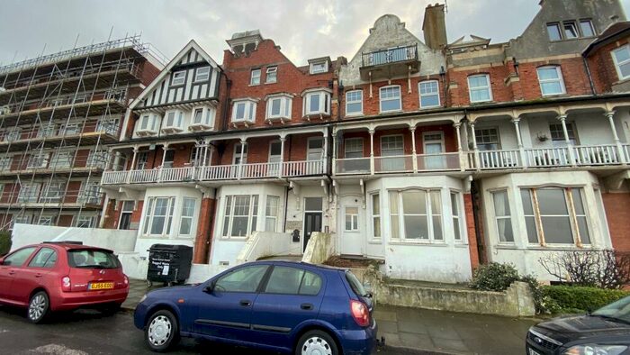 2 Bedroom Flat To Rent In Lewis Crescent, Margate, CT9