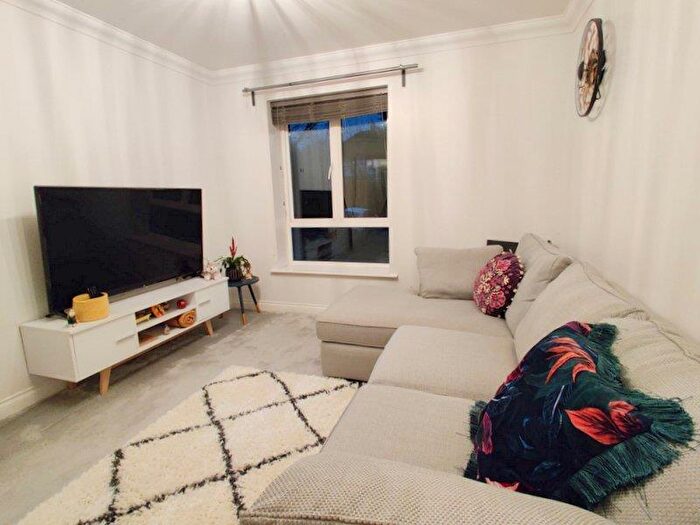 2 Bedroom Flat To Rent In Woodcote Road, Wallington, SM6