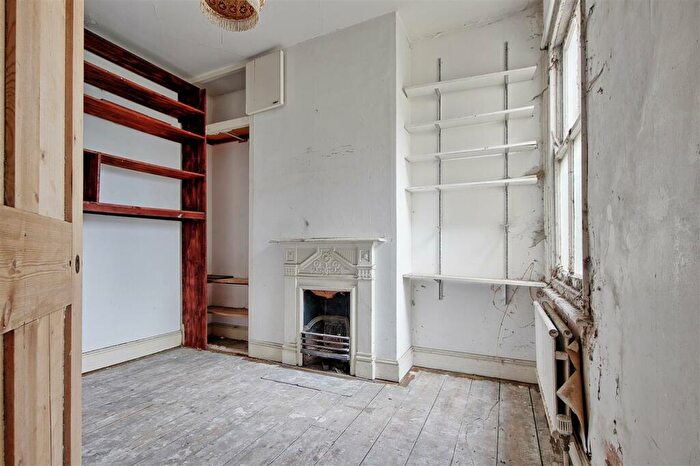 3 Bedroom Terraced House For Sale In Riverside, Cambridge, CB5