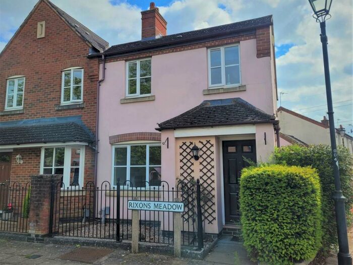 3 Bedroom House To Rent In Rixons Meadow, Aylesbury, HP19